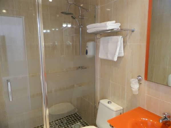 Pension Rovior Calafell Exteriör bild