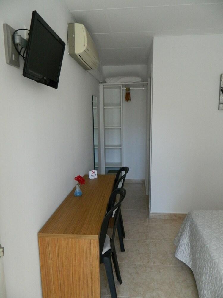 Pension Rovior Calafell Exteriör bild